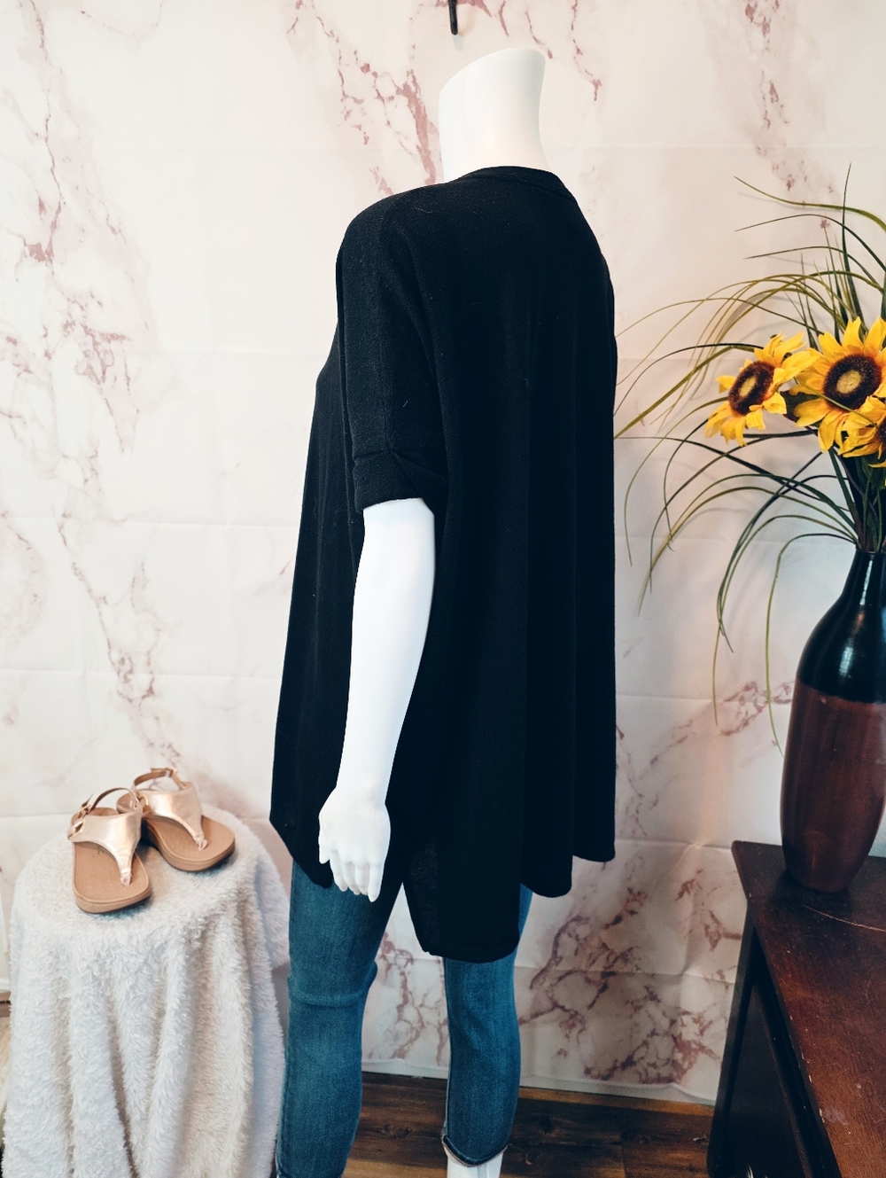 Chicos Black Tunic Top V Neck Oversized Side Slit Stretch XS S Minimalist Travel - Picture 6 of 8